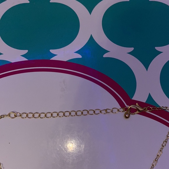 Gold necklace with a cute diamond design EUC - Picture 3 of 3